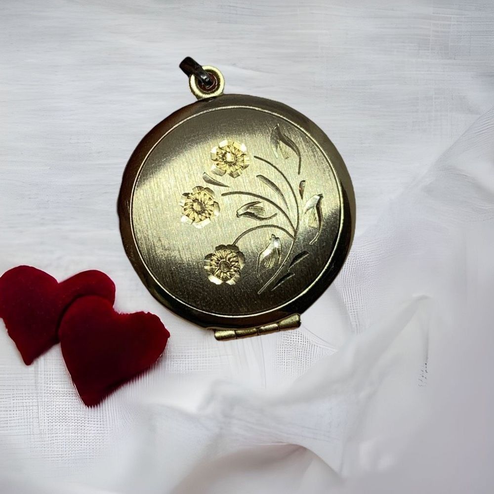 Gold Tone Floral Etched Vintage Locket Pendant